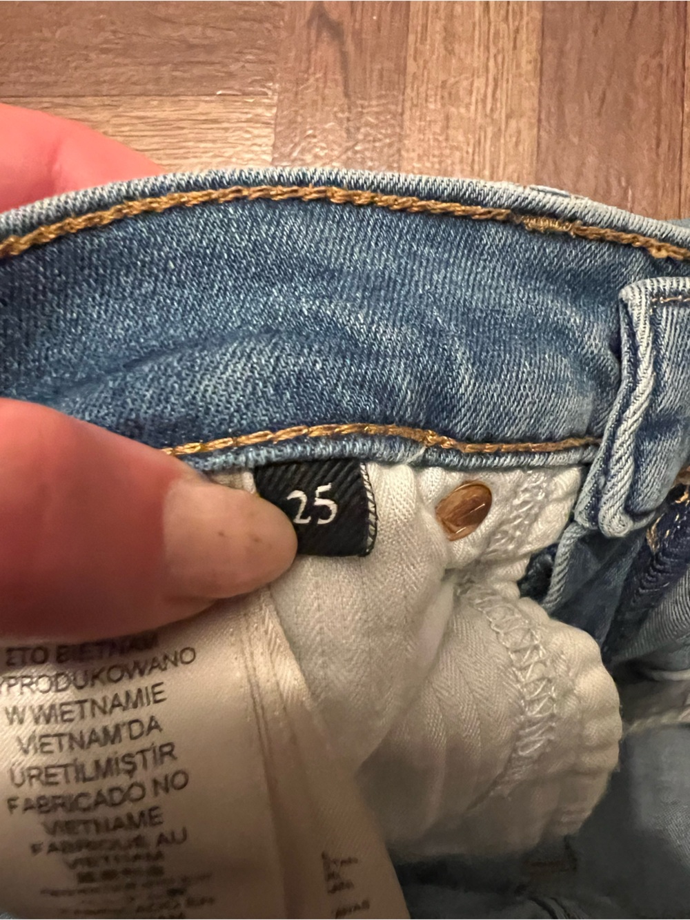 7 for All Mankind Light Wash Denim Jeans - Picture 5 of 5